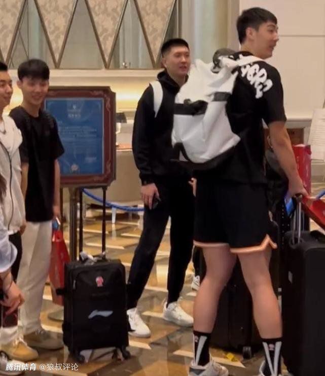　　　　影片的急功近利心态，除表示在操纵本身旧作的影响力来棍骗不雅众以外，还表示在脚色的拔取上。